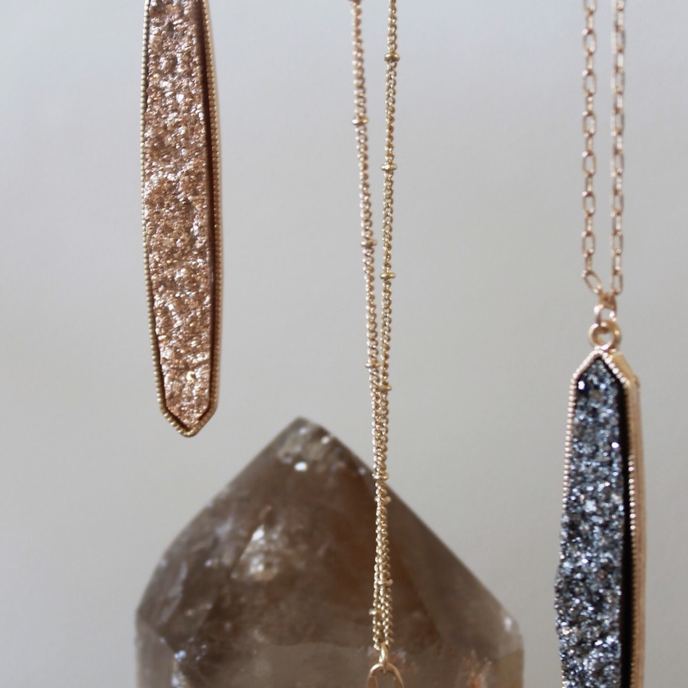 ‼️PRICE DROP‼️ONLY $10 TODAY✨BRAND NEW✨Oval Stone Druze Necklace✨2 colors!❤️🎄